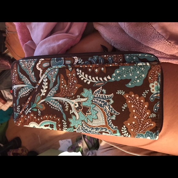 Vera Bradley wallet - Picture 1 of 3