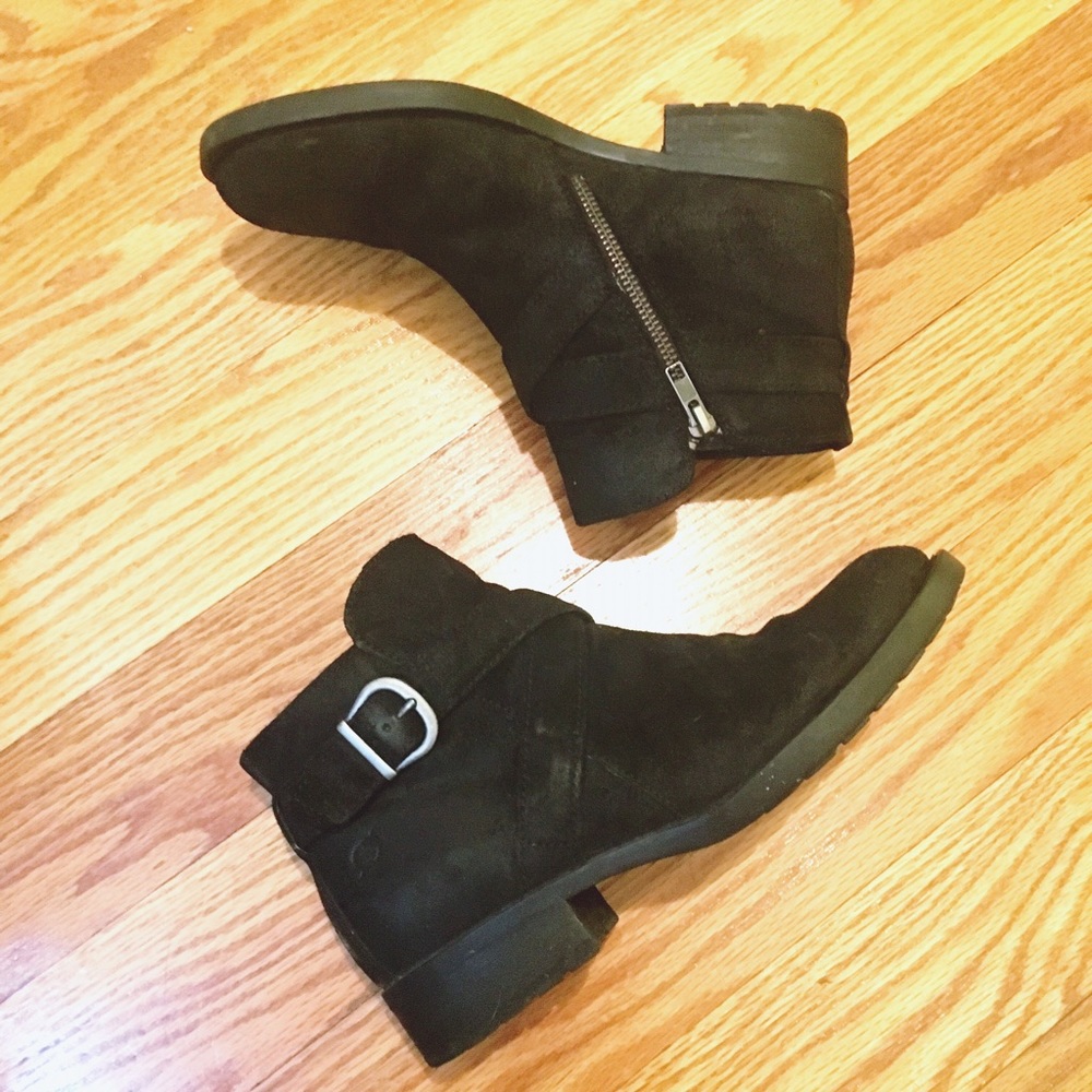 Suede black booties with leather cross front
