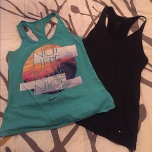 2 Set Medium Nike Tanks