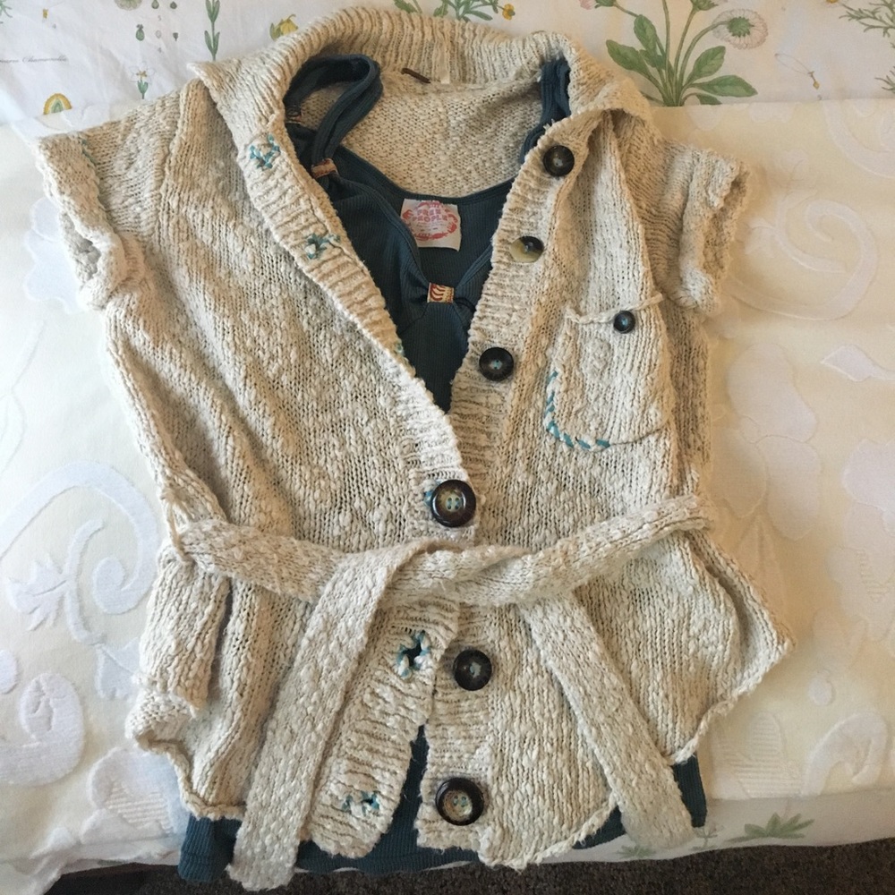 Sexy tank w/ a perfect belted sweater 🎀