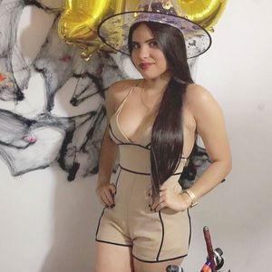 Meet your Posher, Aida cecilia