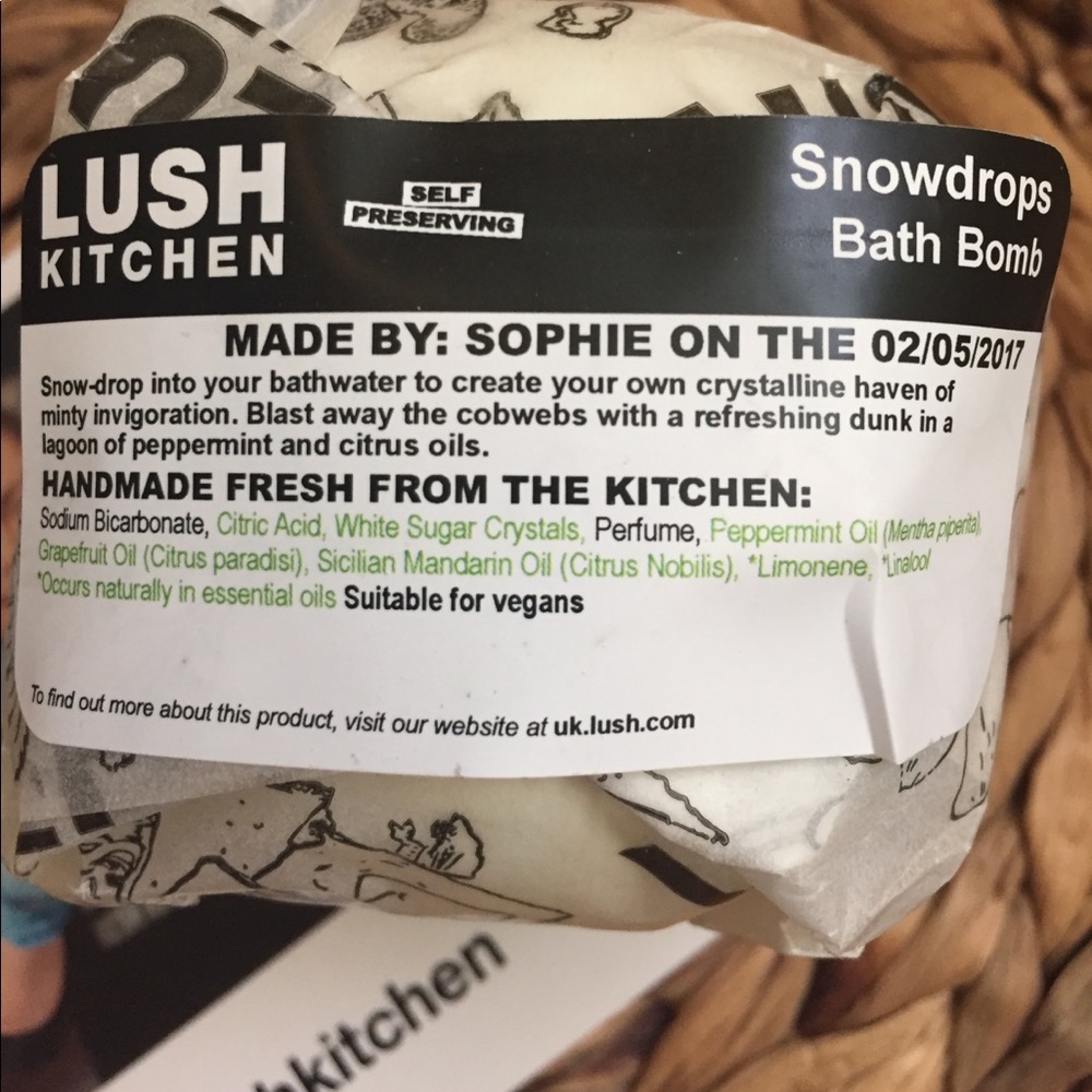 ❌ SOLD - Lush Snowdrops Bath Bomb - Picture 3 of 3