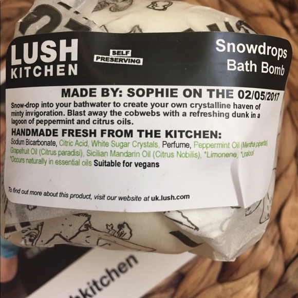 ❌ SOLD - Lush Snowdrops Bath Bomb - Picture 3 of 3