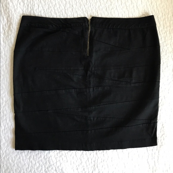 ⭐️ LB black denim pencil skirt. - Picture 2 of 4