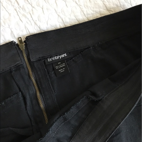 ⭐️ LB black denim pencil skirt. - Picture 3 of 4