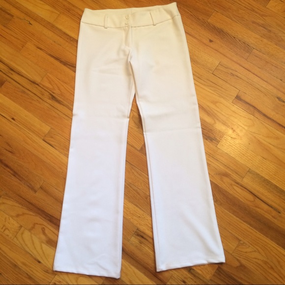 Fashion Magazine- Great pair of white pants - Picture 2 of 8