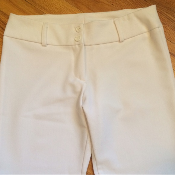 Fashion Magazine- Great pair of white pants - Picture 3 of 8