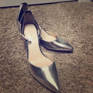 FINAL SALE! Offers welcome Banana heels with Strap