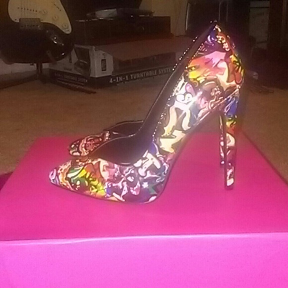 Heels - Picture 2 of 3