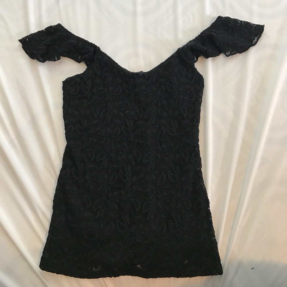 Guess Flutter Sleeve Lace Shirt