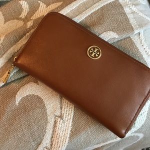 Tory Burch Robinson Continental Zip Wallet