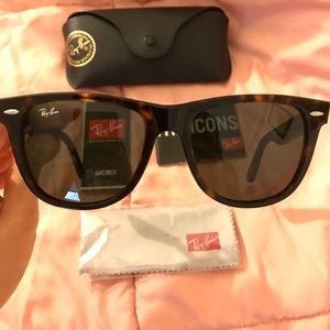 Genuine Rayban Wayfarer Classics!!!