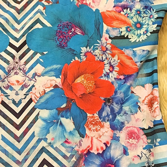 NEW! Floral Print Top (Size L) - Picture 4 of 5