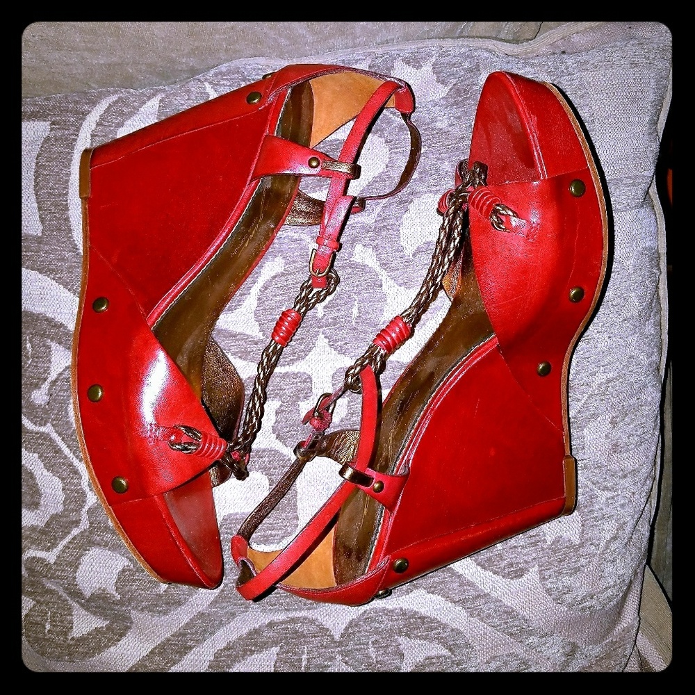 Stunning Red Leather Platform Sandals! 8.5B
