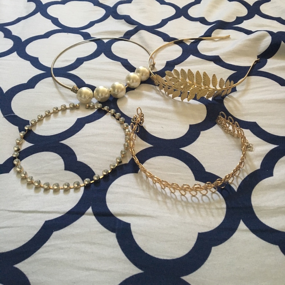 Combo of necklace, chokers and hair accessory.
