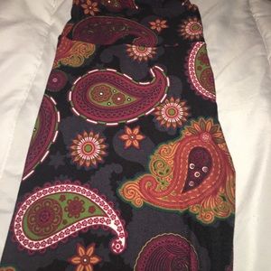 New talk and curvy paisley Lularoe leggings
