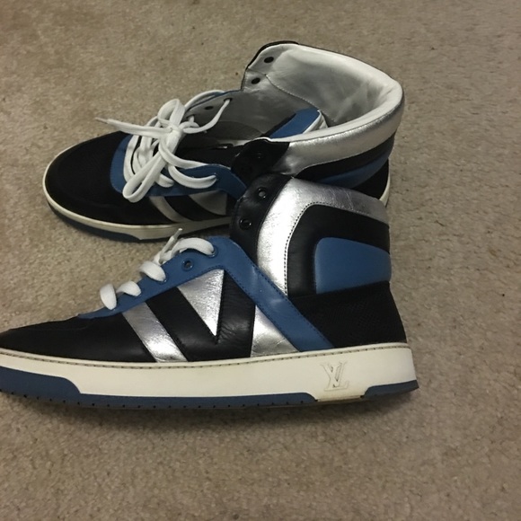 Louis Vuitton - Picture 3 of 5