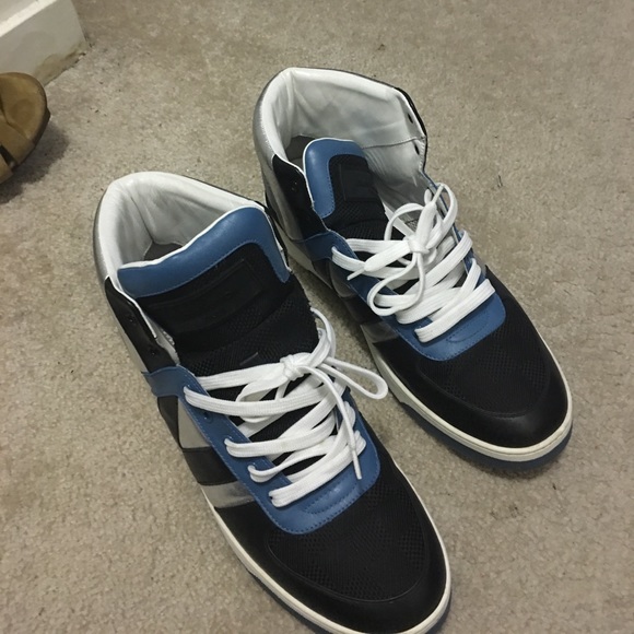 Louis Vuitton - Picture 5 of 5