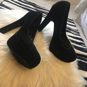 Black velvet pumps