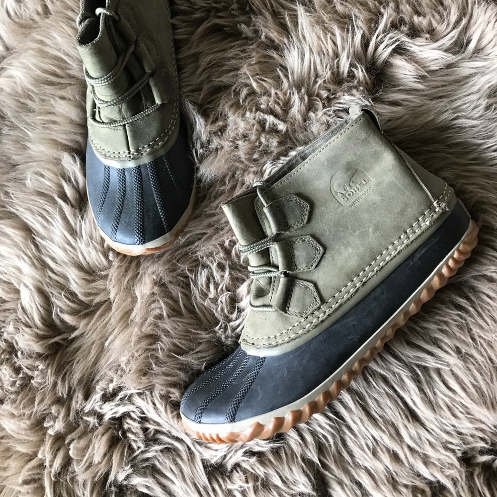 Olive Sorel boots, unworn