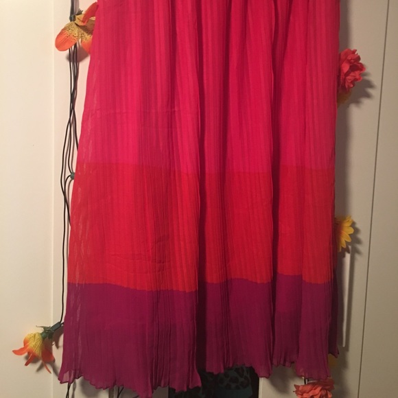 Pleated Maxi Skirt - Picture 2 of 4