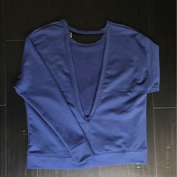 Nike Dry Women's Long-Sleeve Training Top - Picture 3 of 8