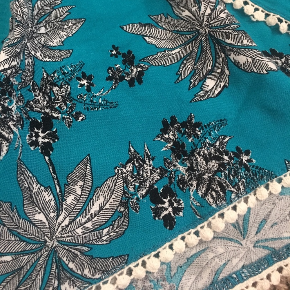 Palm Tree shorts - Picture 2 of 3