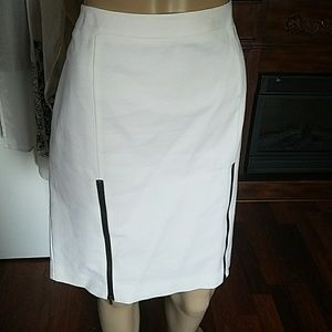 Above knee white skirt black zip in front