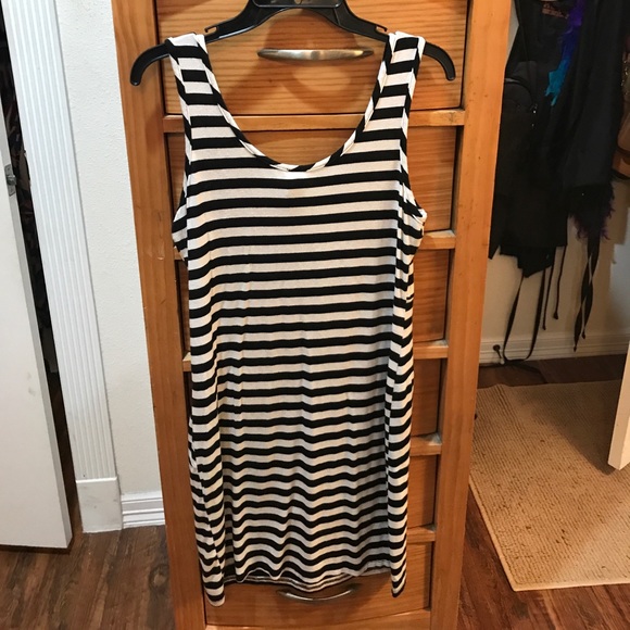 ToTo Collection Dress - Picture 2 of 5