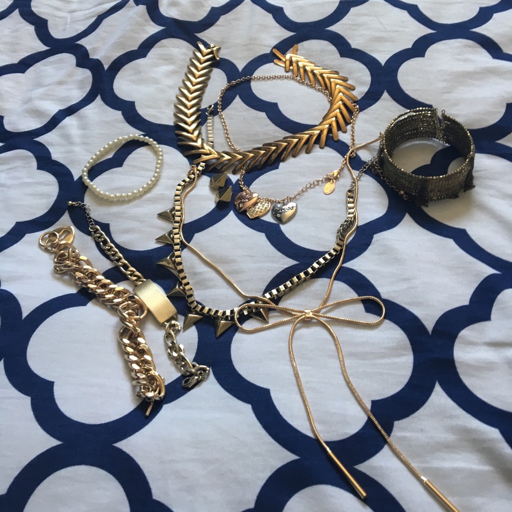 Lots of jewelry