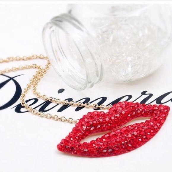 Crystal Lips Necklace - Picture 2 of 4