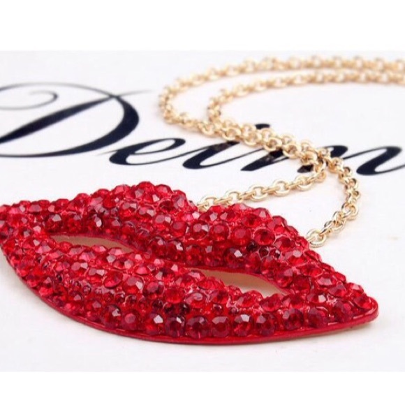 Crystal Lips Necklace - Picture 4 of 4