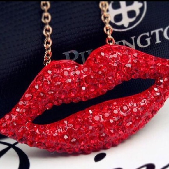 Crystal Lips Necklace - Picture 3 of 4
