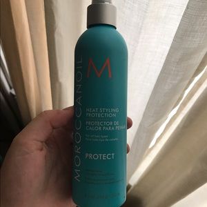 Moravian Oil heat protectant