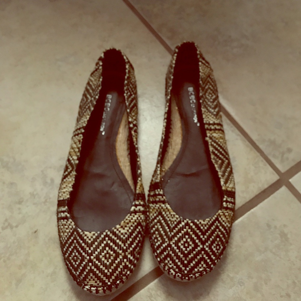 BCBG Shoes 7 flats!!!