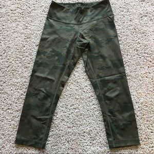 Lululemon Camo Crop Pants🍋