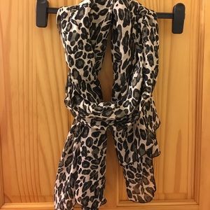 Super soft leopard print scarf