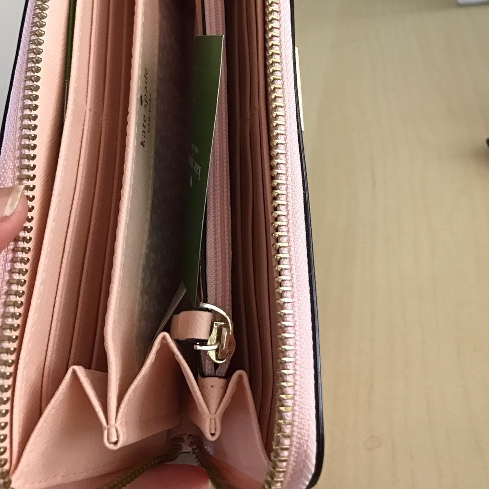 Kate Spade ♠️ peach zip around wallet nwt - Picture 3 of 4