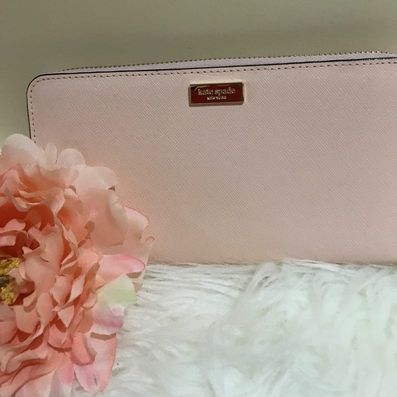 Kate Spade ♠️ peach zip around wallet nwt - Picture 2 of 4