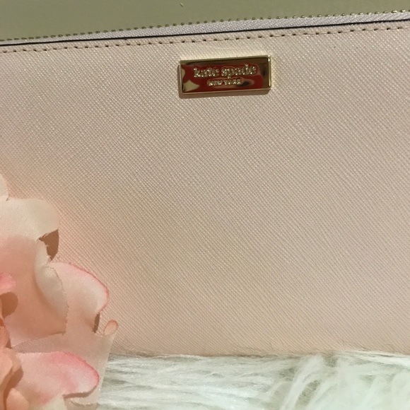 Kate Spade ♠️ peach zip around wallet nwt - Picture 4 of 4