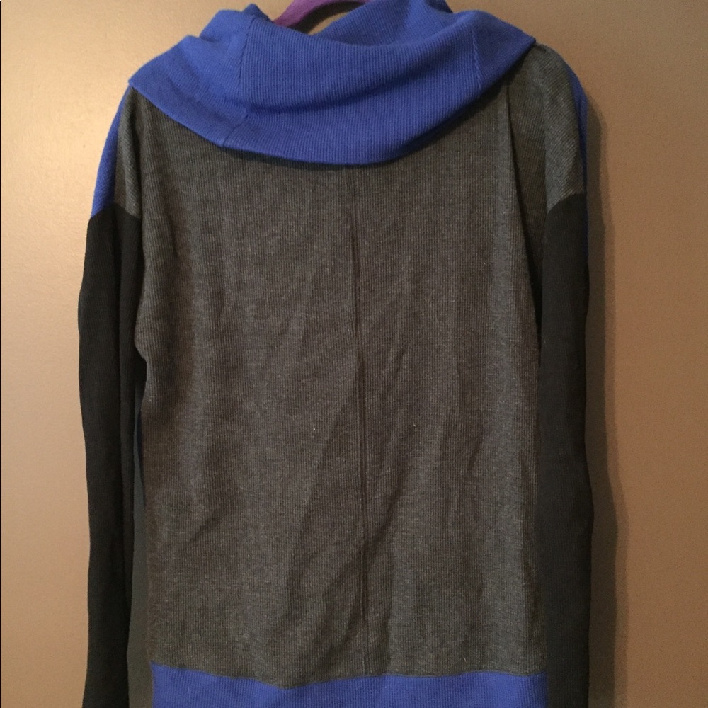 Color block sweater only worn a couple times
