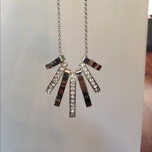 NWOT Jennifer Lopez graduated bar necklace