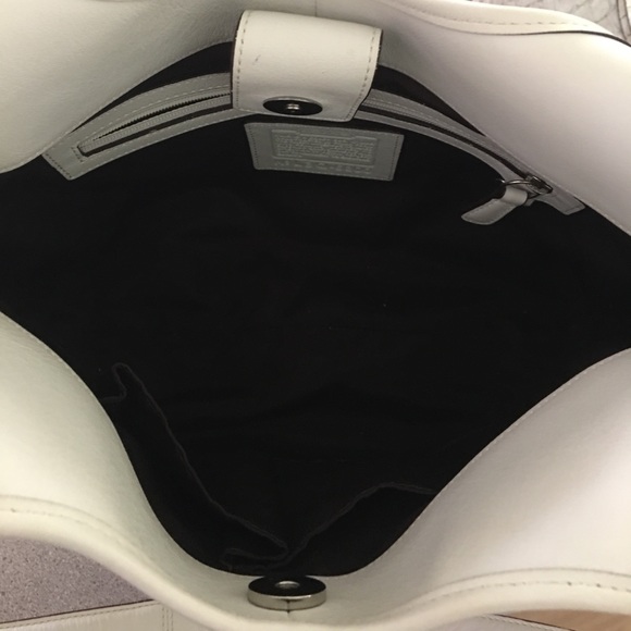 Cream classic Coach purse - Picture 3 of 3