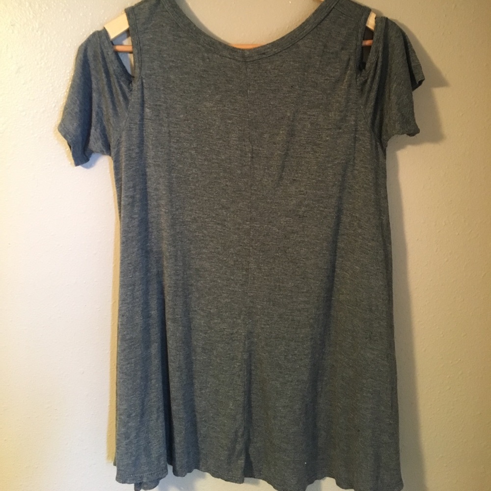 Cold shoulder tee - Picture 3 of 3