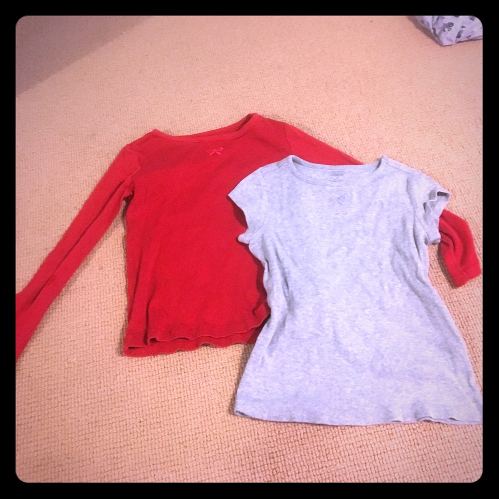 Red long sleeve shirt, gray short sleeve shirt