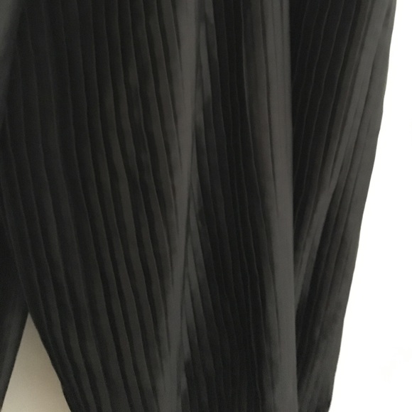 Marc Jacobs Pleated Pant with a fun fit! - Picture 4 of 6