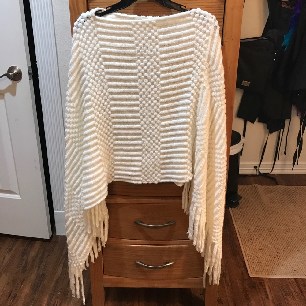 Charming Charlie Summer Throw ( READ 👇🏾👇🏾)