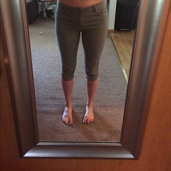Army green capris - Picture 3 of 7