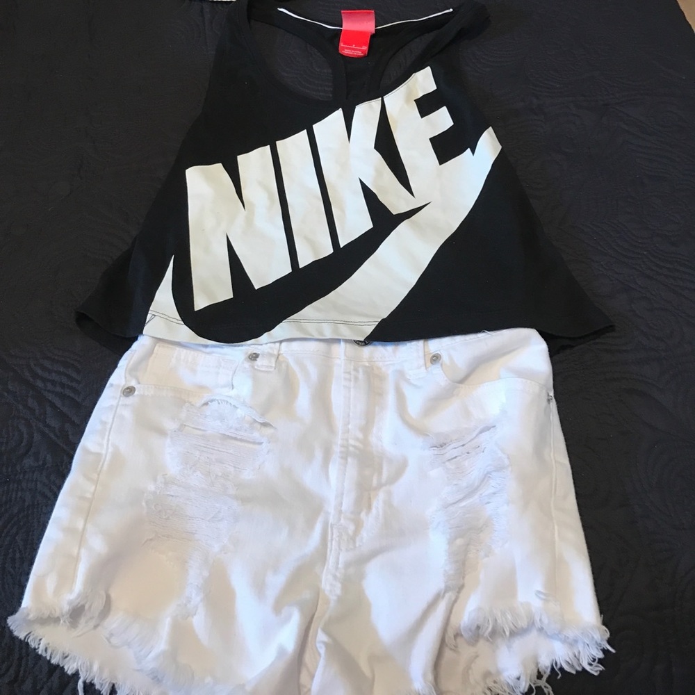 Black Nike Tank 🏋️‍♀️