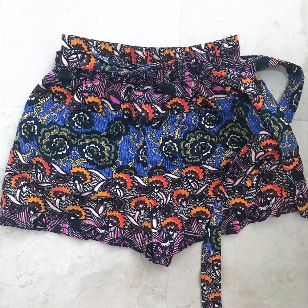 Zara trafaluc tie waist shorts Medium